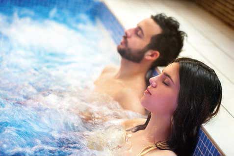 swimming pool in Ekta Tripolis